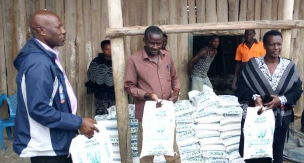 Gad Kabagambe handing over the relief food itemes to RDC Ssekandi and Chairperson Kasya Kihihi Town Coucil Businessmen donate Relief food items to Kanungu DTF