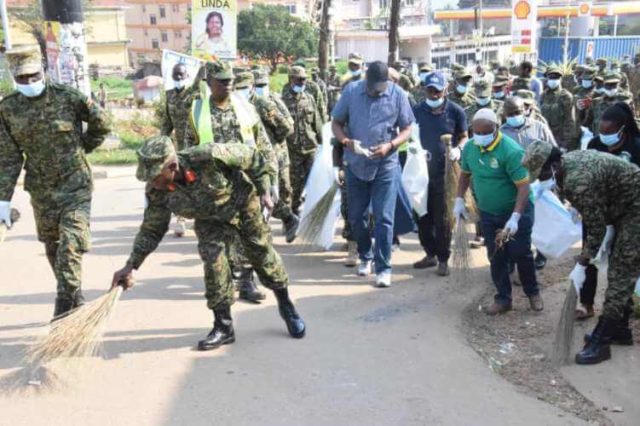 Offficers and Men of the UPDF and Tooro Kingdom Leaders cleaning Fortportal City