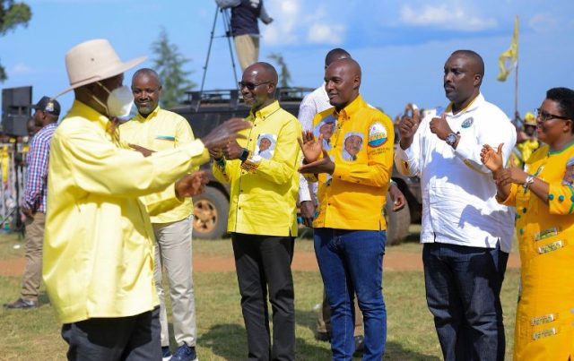 Museveni being received by party leaders at Namrwodho Primary School