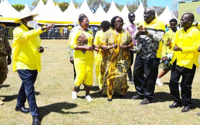 Museveni arriving in Lira to meet the Leaders