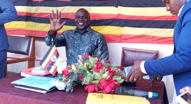 Kashenshero new elected leaders swear-in as new mayor roots for unity