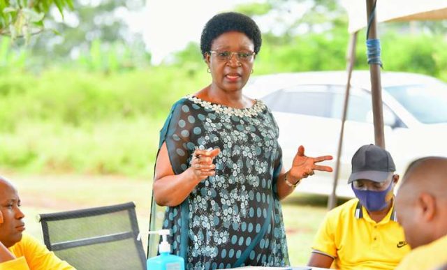 Sseninde addressing Kikuube District NRM leaders ahead of Parish meetings